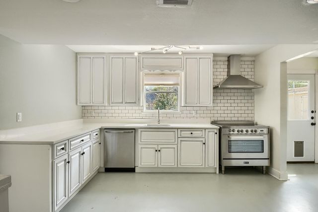 1011 Berrywood DR, Austin, TX 78753