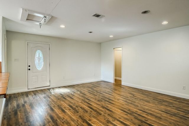 1011 Berrywood DR, Austin, TX 78753