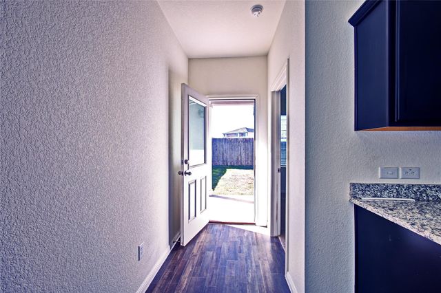 125 Woodpecker RUN, Jarrell, TX 76537