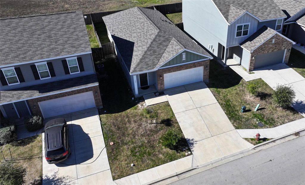 125 Woodpecker RUN, Jarrell, TX 76537