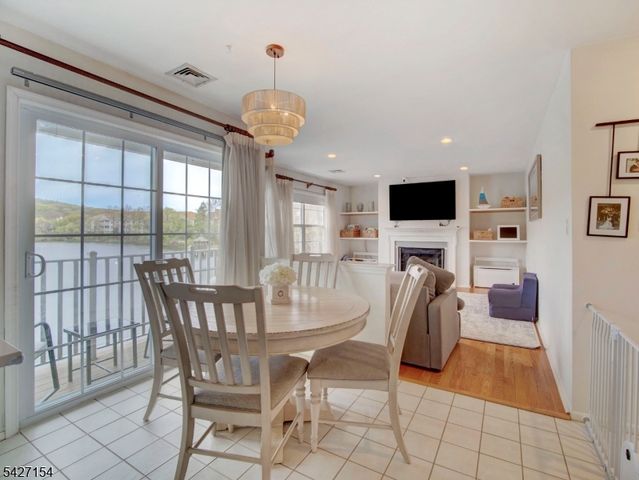 14 Lagoon Way, Roxbury Twp., NJ 07852