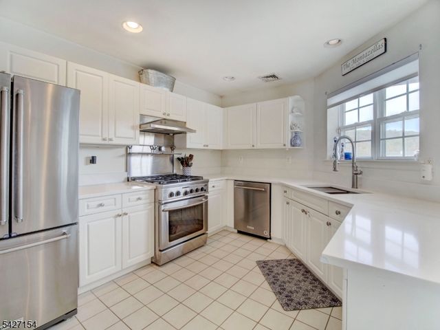 14 Lagoon Way, Roxbury Twp., NJ 07852
