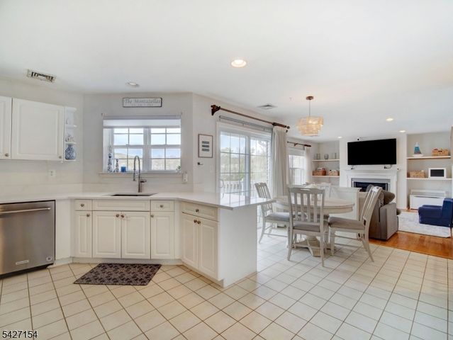 14 Lagoon Way, Roxbury Twp., NJ 07852