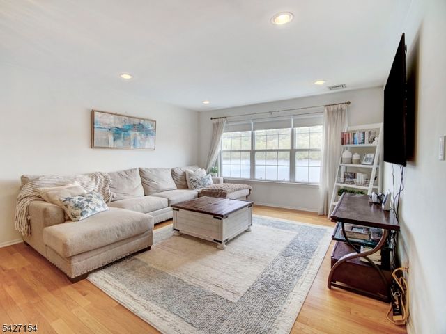 14 Lagoon Way, Roxbury Twp., NJ 07852
