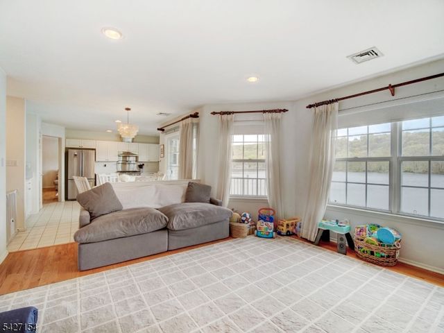 14 Lagoon Way, Roxbury Twp., NJ 07852