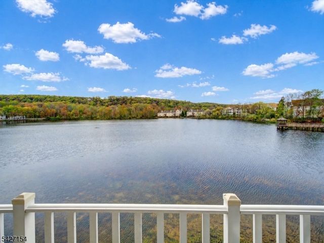 14 Lagoon Way, Roxbury Twp., NJ 07852