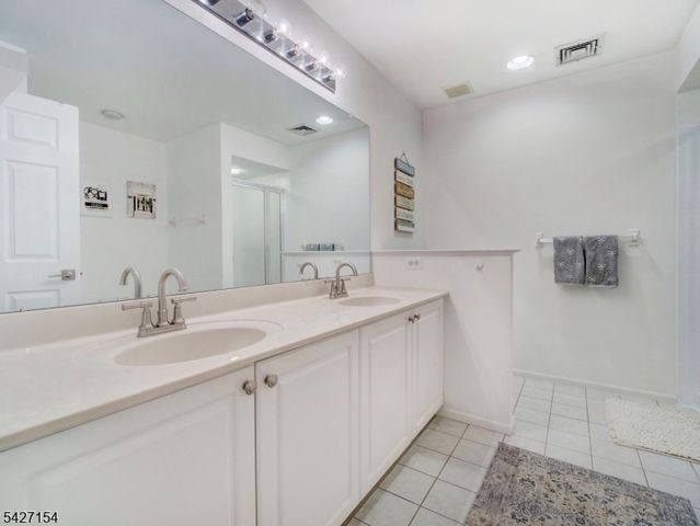 14 Lagoon Way, Roxbury Twp., NJ 07852
