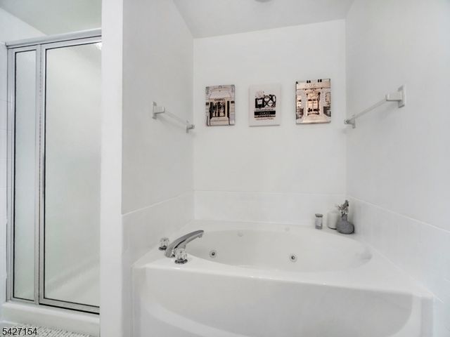 14 Lagoon Way, Roxbury Twp., NJ 07852