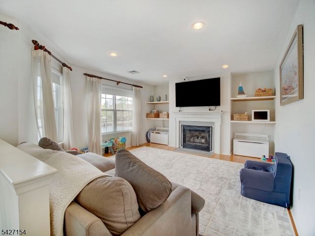 14 Lagoon Way, Roxbury Twp., NJ 07852