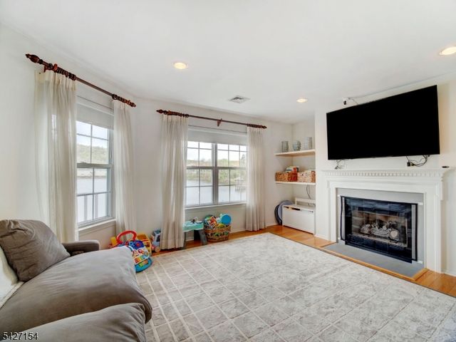 14 Lagoon Way, Roxbury Twp., NJ 07852