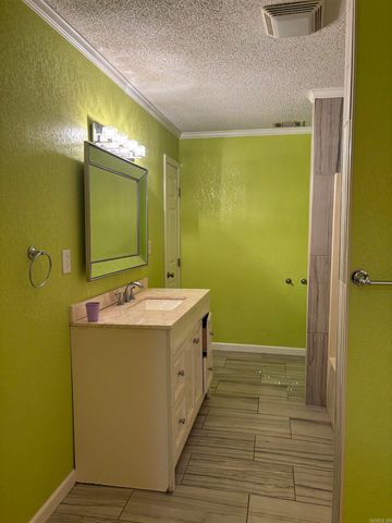 703 W 4Th St, Lonoke, AR 72086