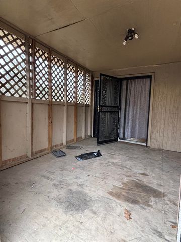 703 W 4Th St, Lonoke, AR 72086