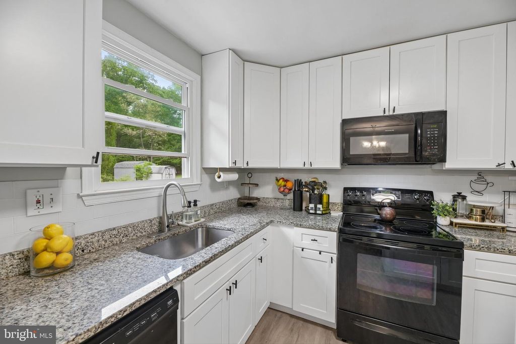 Image 9 of property listing at 15217 LIVINGSTON RD, Accokeek, MD 20607