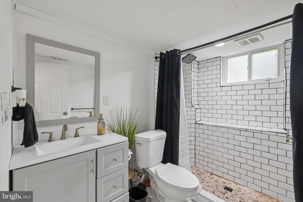 Image 26 of property listing at 15217 LIVINGSTON RD, Accokeek, MD 20607