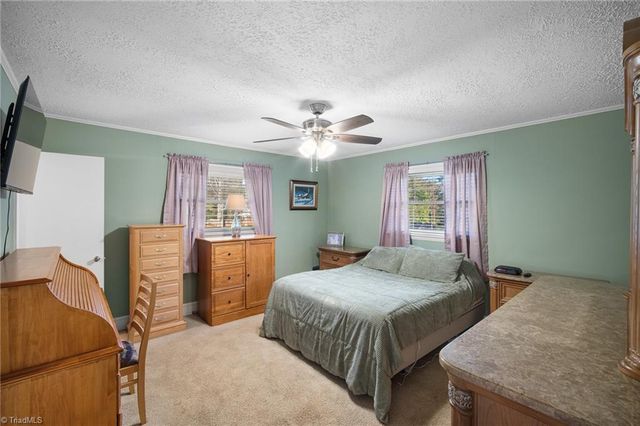 19 Colonial Drive, Lexington, NC 27292