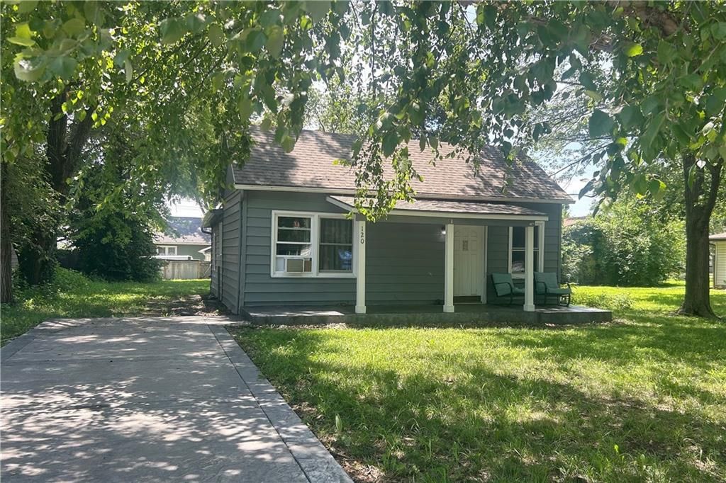 120 W 3rd Street, Tonganoxie, KS 66086