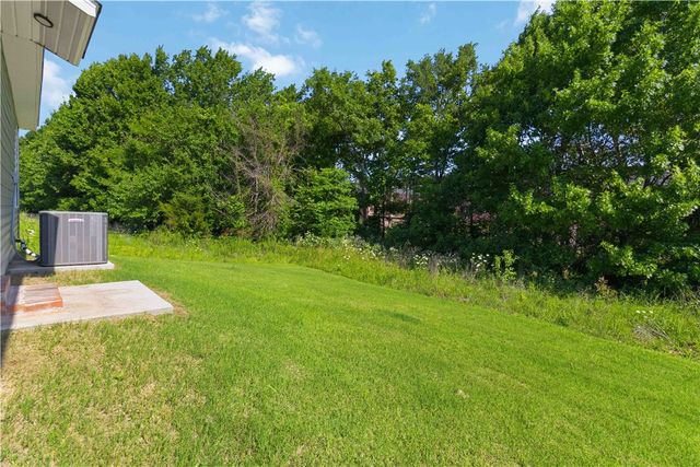 2262 S Ouachita Drive, Fayetteville, AR 72701