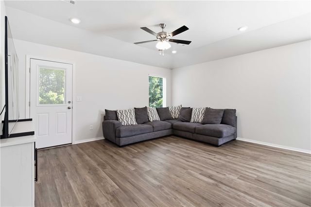 2262 S Ouachita Drive, Fayetteville, AR 72701