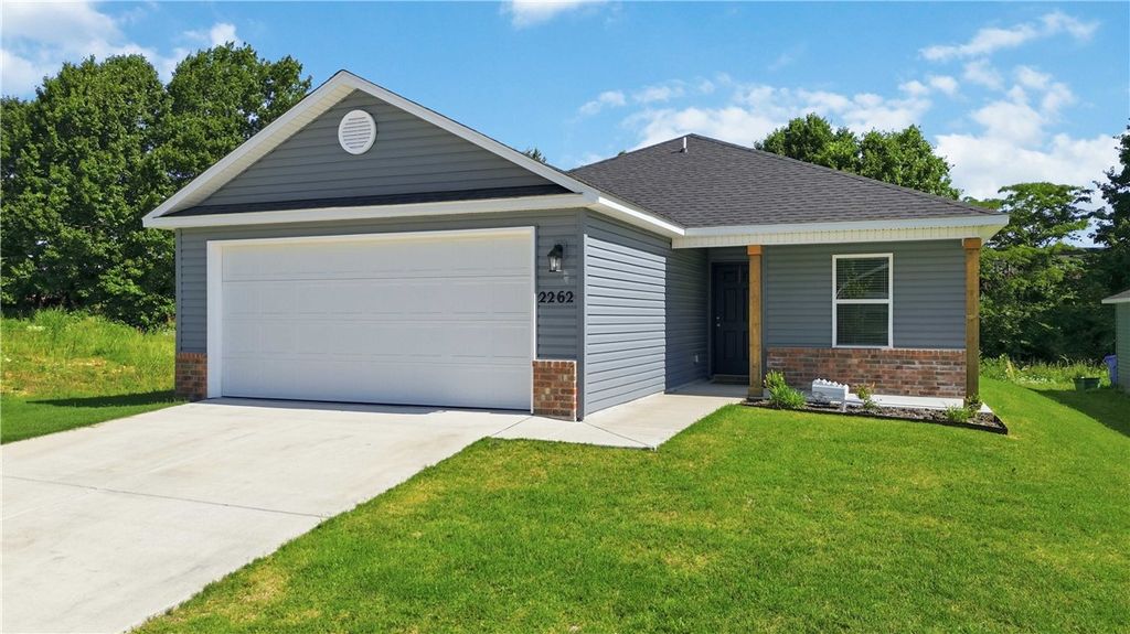 2262 S Ouachita Drive, Fayetteville, AR 72701