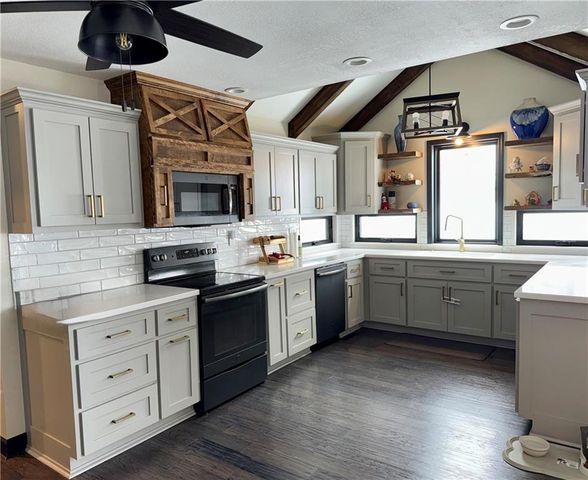 12470 Lipper Avenue, Higginsville, MO 64037