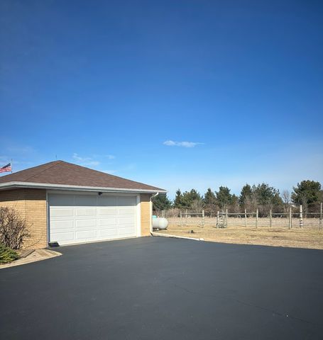 29428 E 500 North Road, Leroy, IL 61752