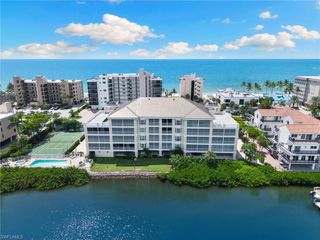 9380 Gulf Shore DR 402, Naples, FL 34108