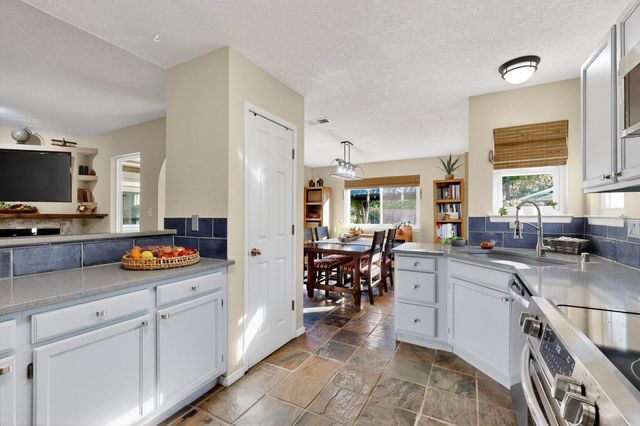 6604 Tierra Vista Avenue NW, Albuquerque, NM 87120