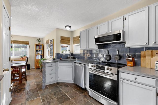 6604 Tierra Vista Avenue NW, Albuquerque, NM 87120