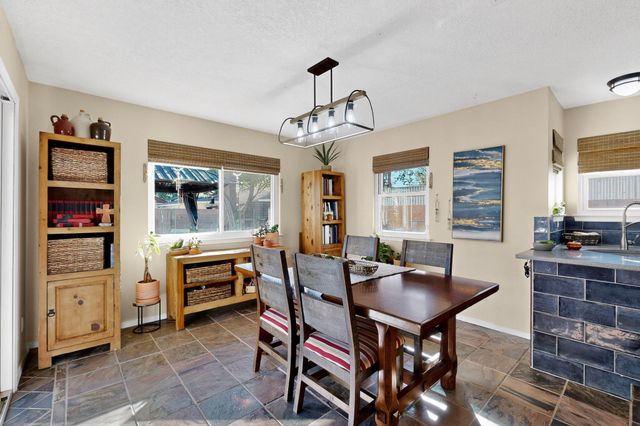 6604 Tierra Vista Avenue NW, Albuquerque, NM 87120