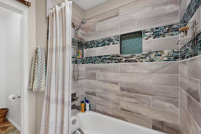 6604 Tierra Vista Avenue NW, Albuquerque, NM 87120