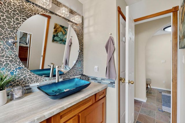 6604 Tierra Vista Avenue NW, Albuquerque, NM 87120