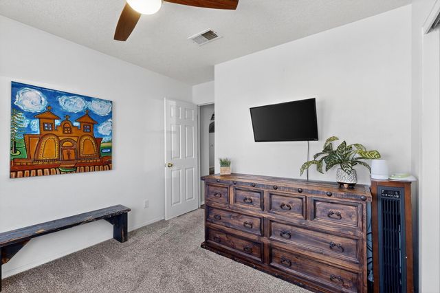 6604 Tierra Vista Avenue NW, Albuquerque, NM 87120