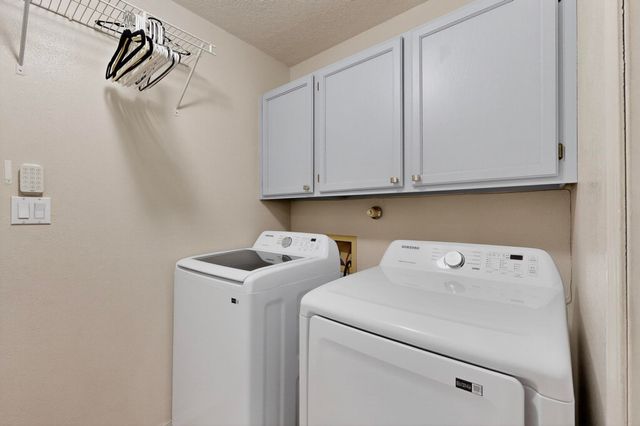 6604 Tierra Vista Avenue NW, Albuquerque, NM 87120