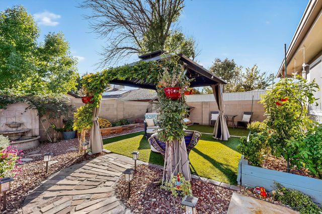 6604 Tierra Vista Avenue NW, Albuquerque, NM 87120