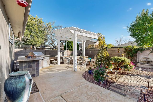 6604 Tierra Vista Avenue NW, Albuquerque, NM 87120