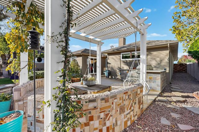 6604 Tierra Vista Avenue NW, Albuquerque, NM 87120