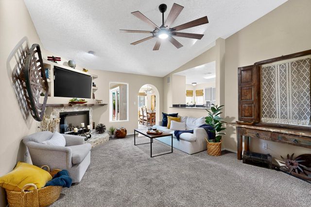 6604 Tierra Vista Avenue NW, Albuquerque, NM 87120