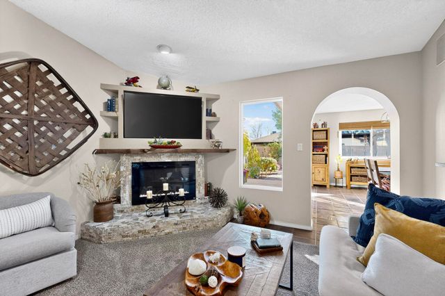 6604 Tierra Vista Avenue NW, Albuquerque, NM 87120