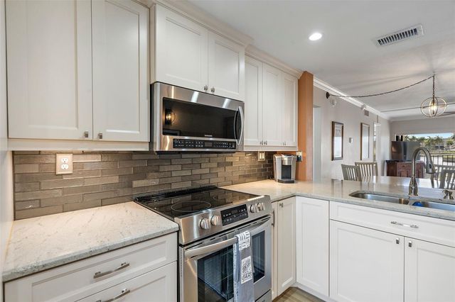 6277 BAHIA DEL MAR BOULEVARD 110, St Petersburg, FL 33715