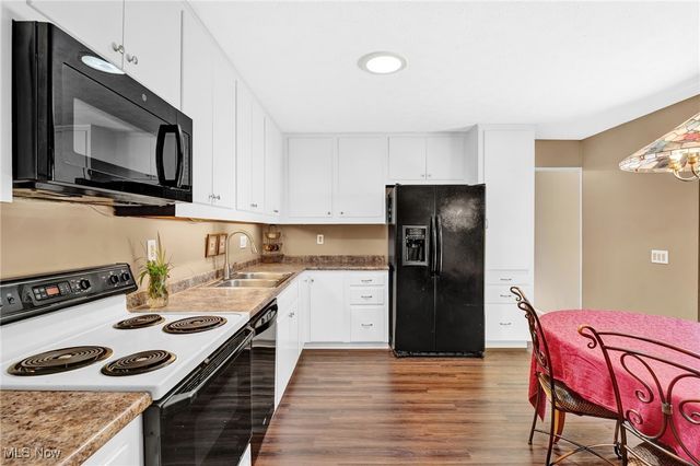 8746 Barton Drive, Strongsville, OH 44149