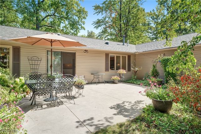 8746 Barton Drive, Strongsville, OH 44149