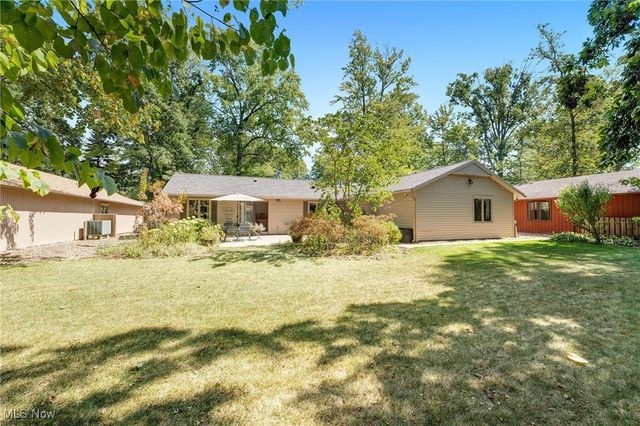 8746 Barton Drive, Strongsville, OH 44149