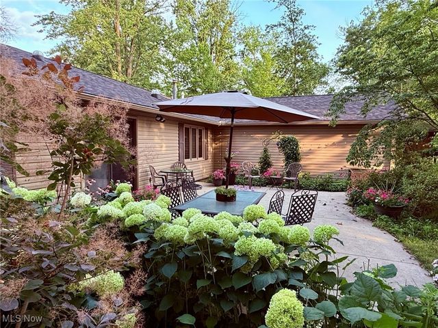 8746 Barton Drive, Strongsville, OH 44149