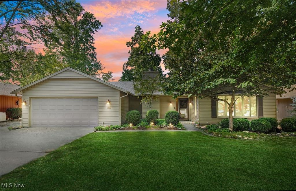 8746 Barton Drive, Strongsville, OH 44149