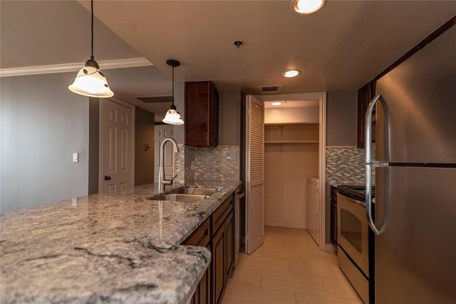 3525 Sage Road 1402, Houston, TX 77056