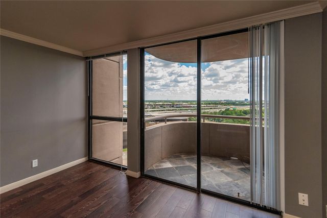 3525 Sage Road 1402, Houston, TX 77056