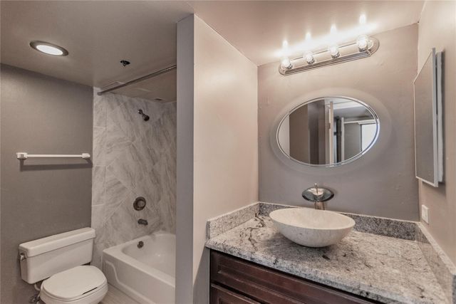 3525 Sage Road 1402, Houston, TX 77056