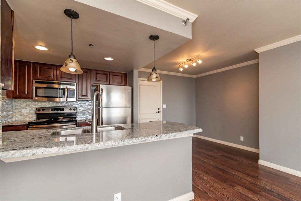 3525 Sage Road 1402, Houston, TX 77056