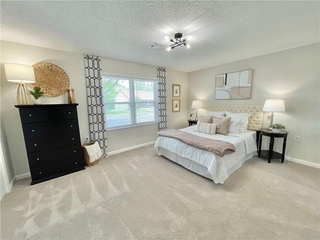 18826 Sunrise Drive, Belton, MO 64012