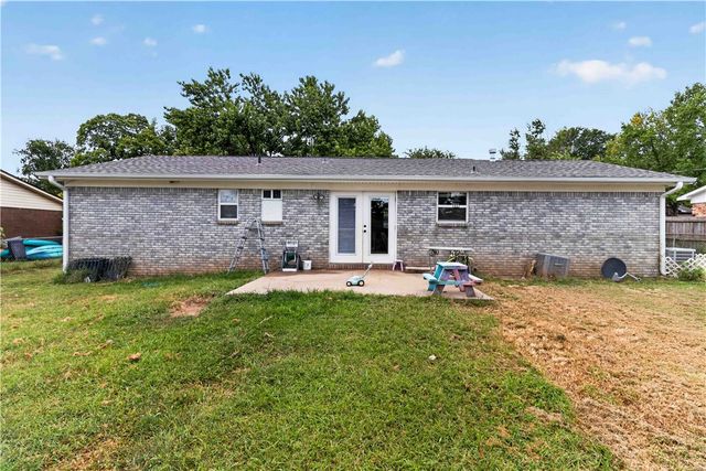 2333 Alpine Circle, Siloam Springs, AR 72761